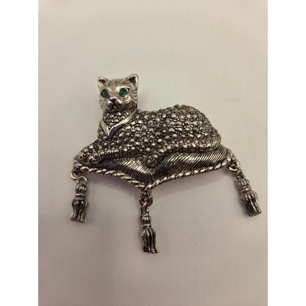 Vintage Avon Regal Cat On Pillow Tassel Brooch Silver Tone Marcasite Style Pin